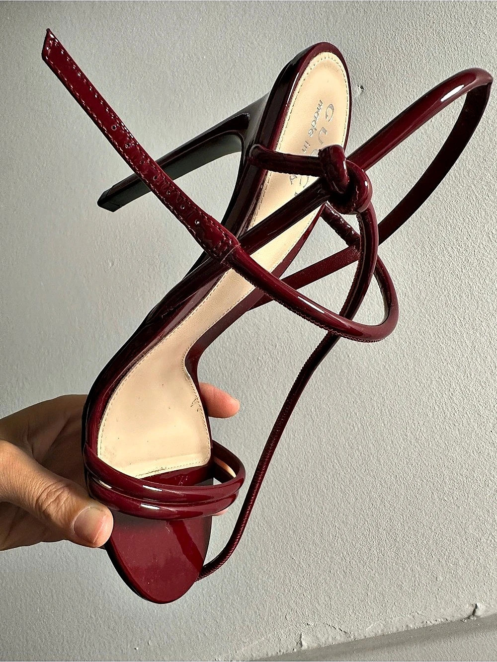 GUCCI Walma Knotted Patent Leather Sandals Burgundy Heels